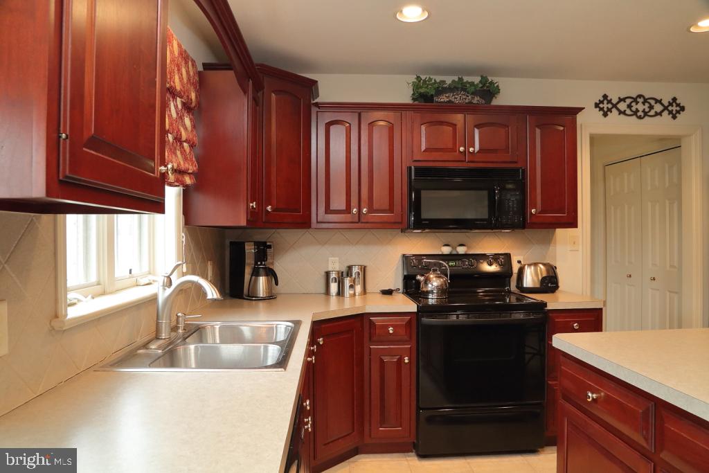 23 Sunset Lane Lititz, PA 17543 - Photo 6 of 38