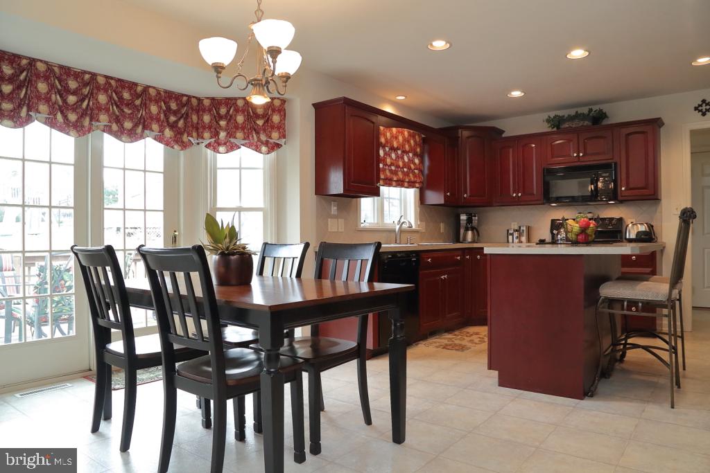 23 Sunset Lane Lititz, PA 17543 - Photo 8 of 38
