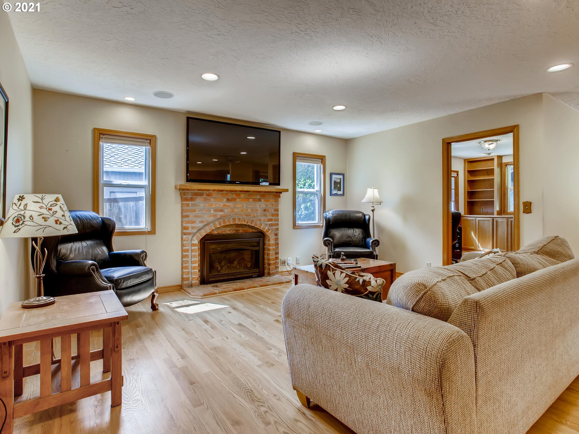 9832 Southwest Dapplegrey Loop Beaverton, OR 97008 - Photo 5 of 31 Gallery Image 5