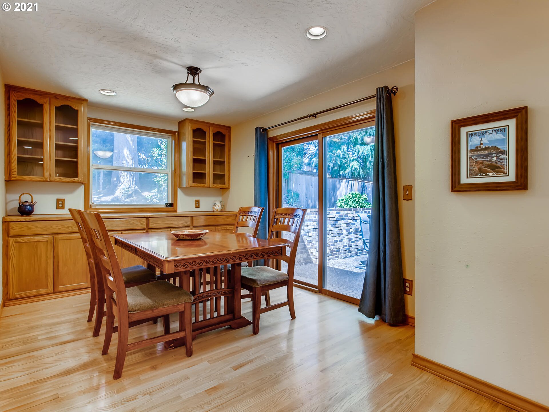 9832 Southwest Dapplegrey Loop Beaverton, OR 97008 - Photo 6 of 31 Gallery Image 6