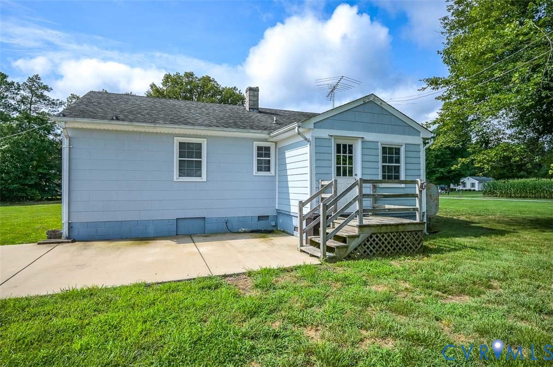 581 Smokey Road Aylett, VA 23009 - Photo 28 of 28 Large patio out back