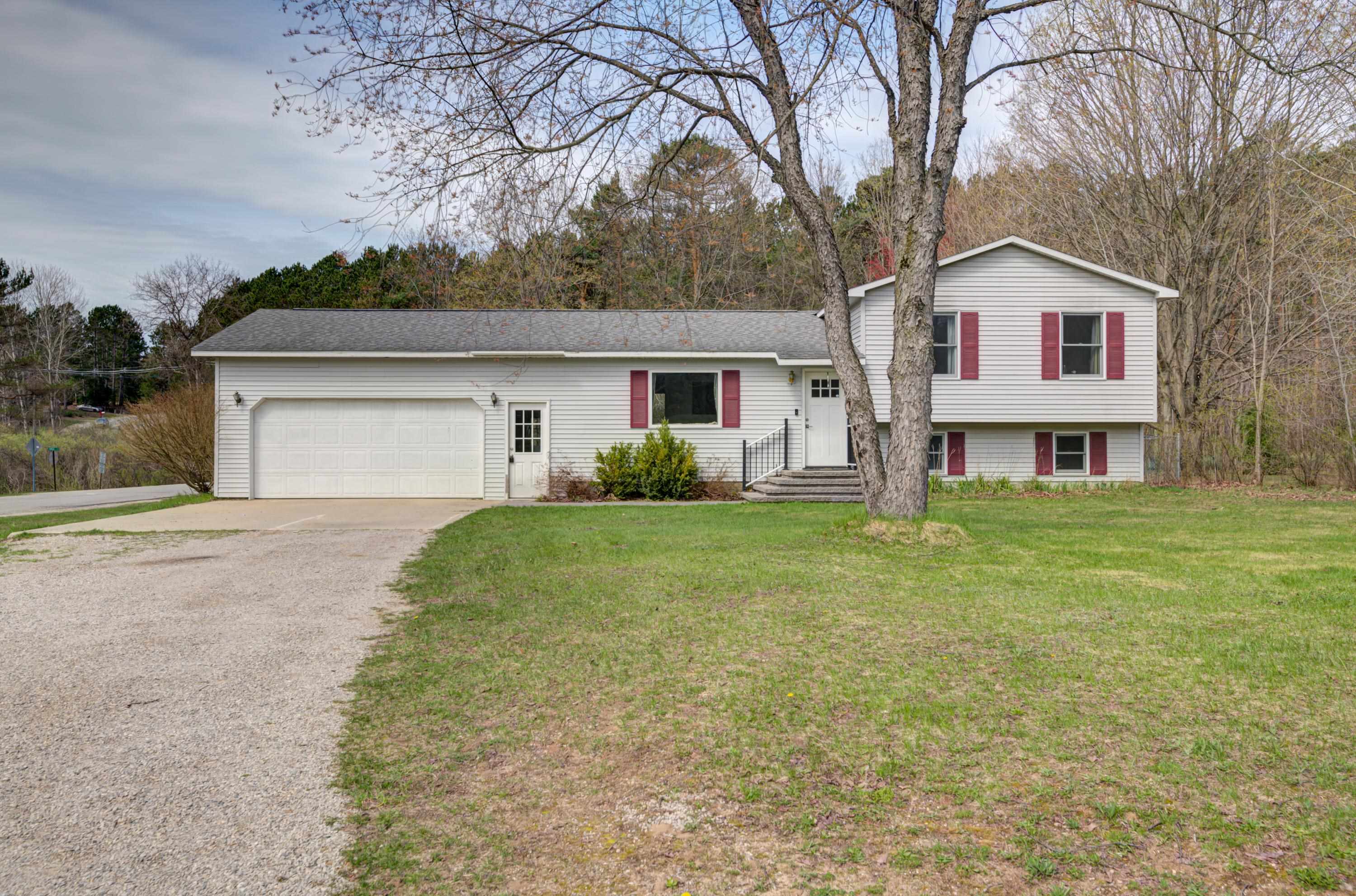 2575 Reily Court Traverse City, MI 49685 - Photo 30 of 42