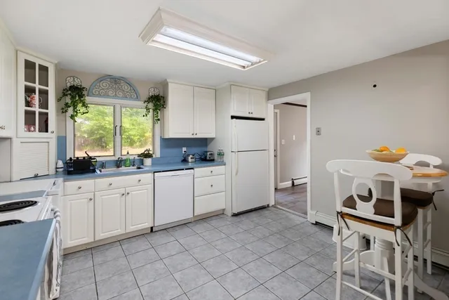 $3,100 | 18 Brookfield Drive, Brockton, MA 02302