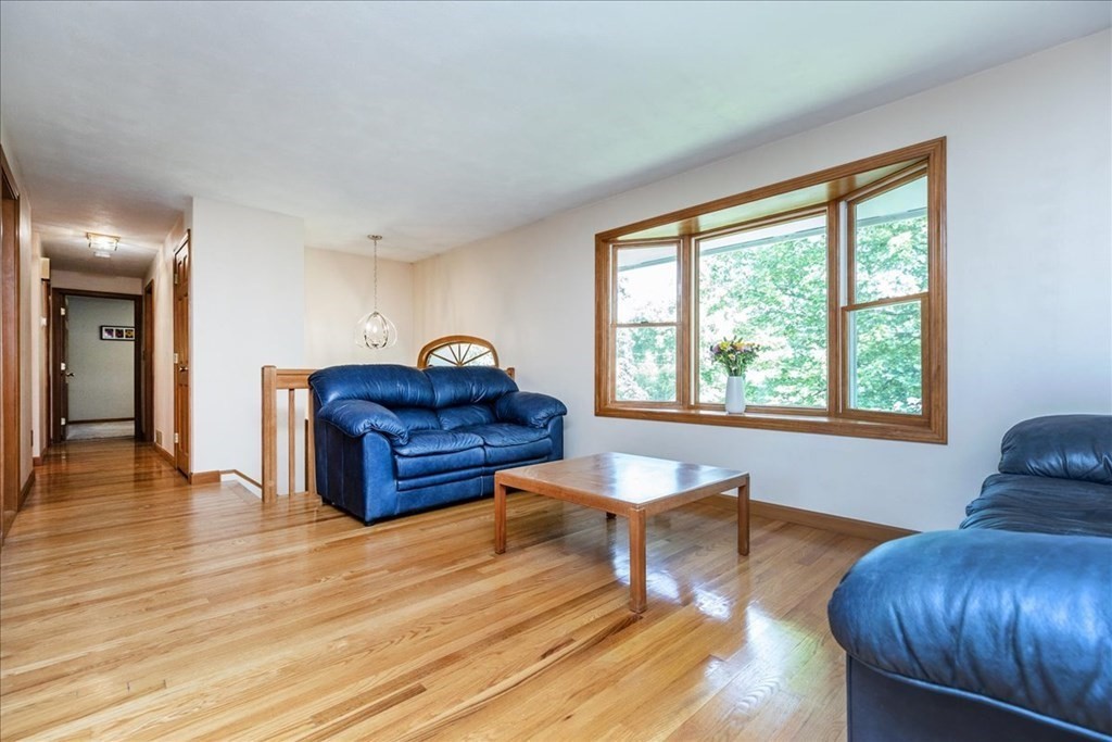 11 Penn Road Peabody, MA 01960 - Photo 4 of 42 Gallery Image 4