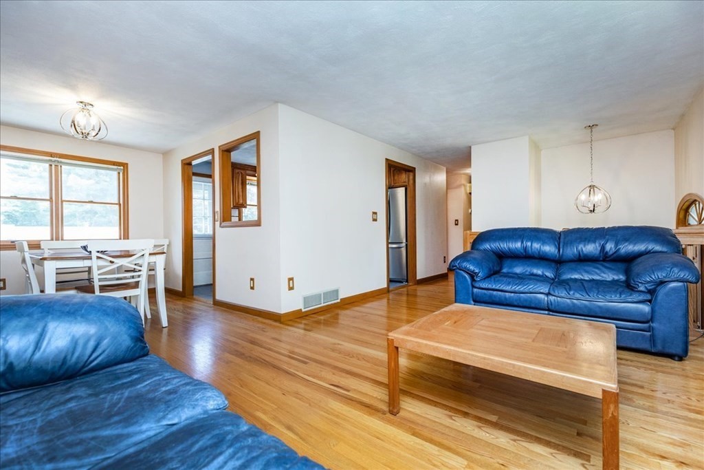 11 Penn Road Peabody, MA 01960 - Photo 5 of 42 Gallery Image 5