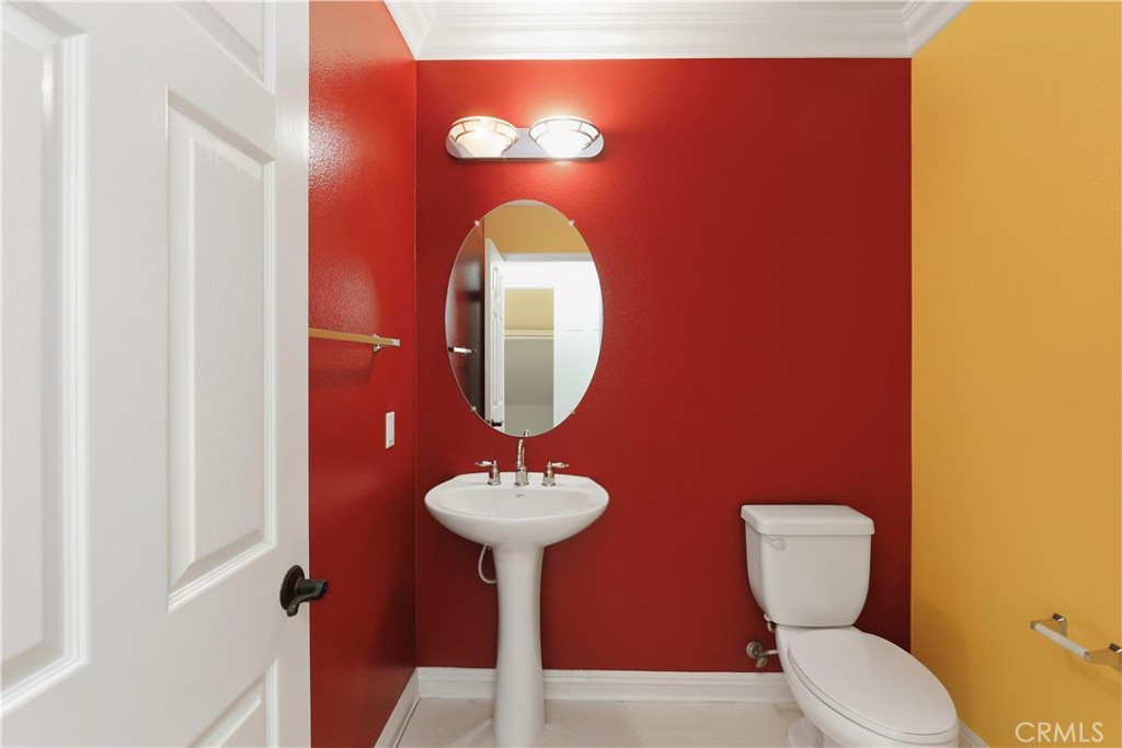 16861 Ridge Cliff Drive Riverside, CA 92503 - Photo 17 of 61 Guest Bathroom