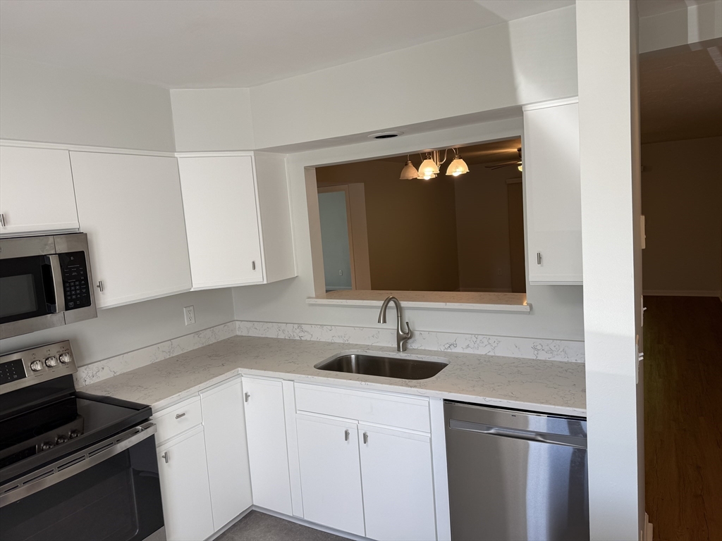 330 Sunderland Road, Unit 39 Worcester, MA 01604 - Photo 3 of 15