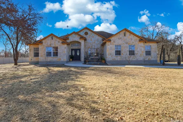 $519,000 | 228 County Road 6864, Natalia, TX 78059