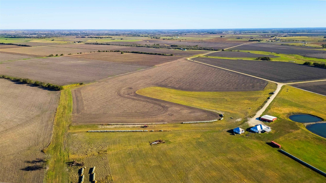 462 County Road 462 Thorndale, TX 76577 - Photo 23 of 26 a view of an ocean and beach