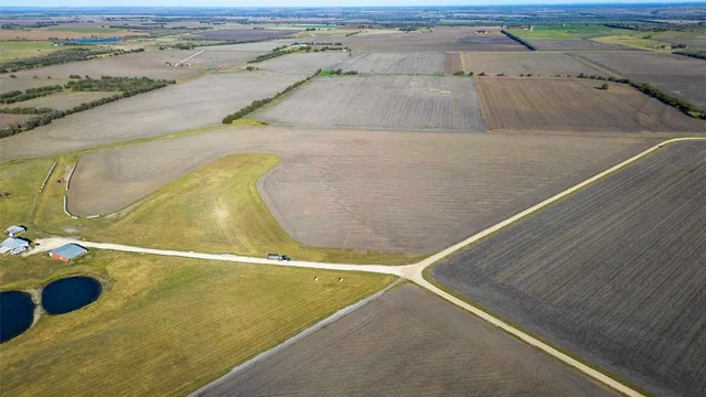 $750,000 | 462 County Road 462, Thorndale, TX 76577