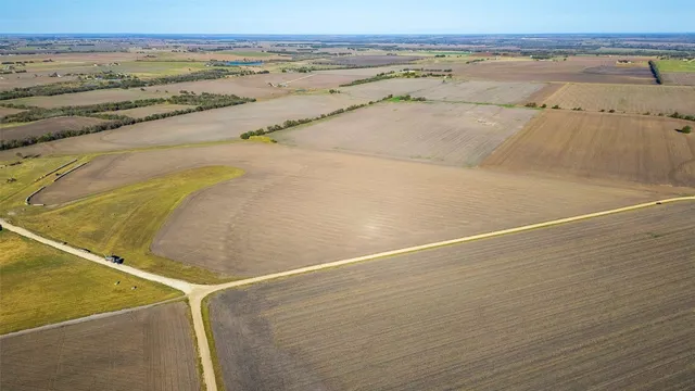 $750,000 | 462 County Road 462, Thorndale, TX 76577