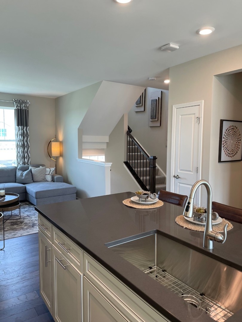 1091 Atterberg Road, Unit 3902 South Elgin, IL 60177 - Photo 11 of 18 Gallery Image 11