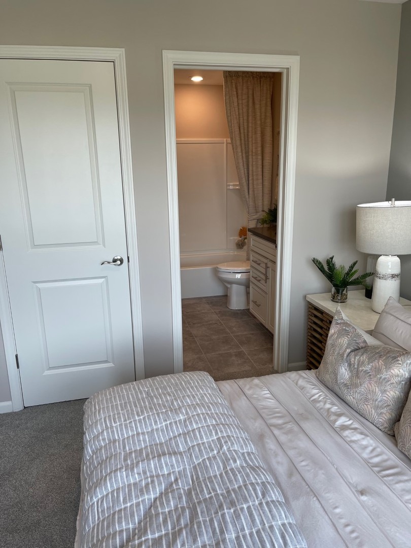 1091 Atterberg Road, Unit 3902 South Elgin, IL 60177 - Photo 17 of 18 Gallery Image 17