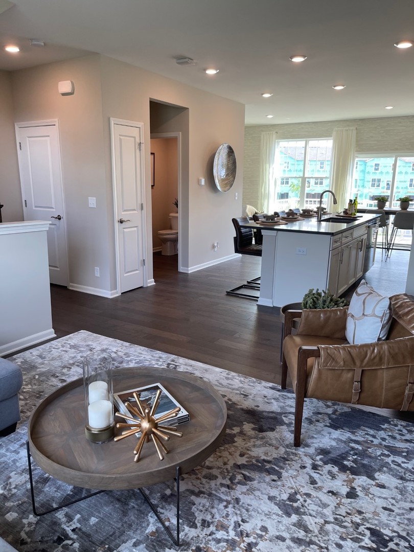 1091 Atterberg Road, Unit 3902 South Elgin, IL 60177 - Photo 9 of 18 Gallery Image 9