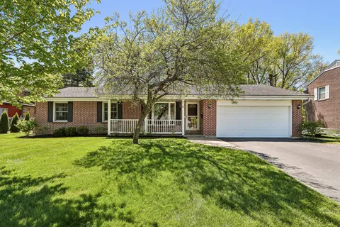 $379,900 | 311 West 4th Avenue, Elkhorn, WI 53121