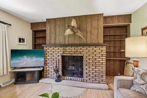 $379,900 | 311 West 4th Avenue, Elkhorn, WI 53121