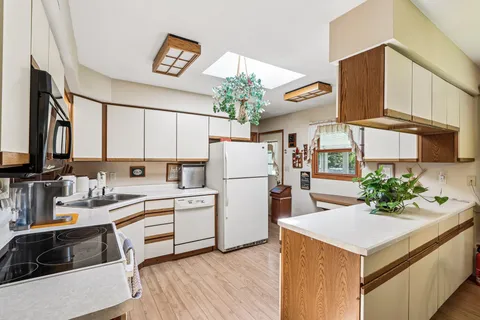 $379,900 | 311 West 4th Avenue, Elkhorn, WI 53121