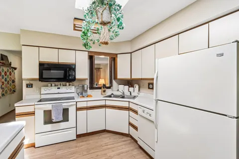 $379,900 | 311 West 4th Avenue, Elkhorn, WI 53121