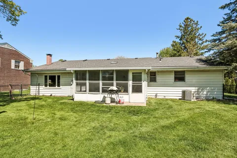 $379,900 | 311 West 4th Avenue, Elkhorn, WI 53121