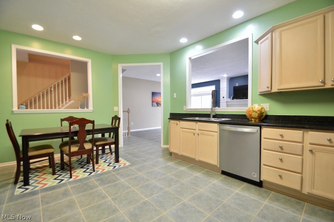 30247 Center Ridge Road, Unit 12 Westlake, OH 44145 - Photo 14 of 35 Large pleasant eat-in kitchen with newer dishwasher