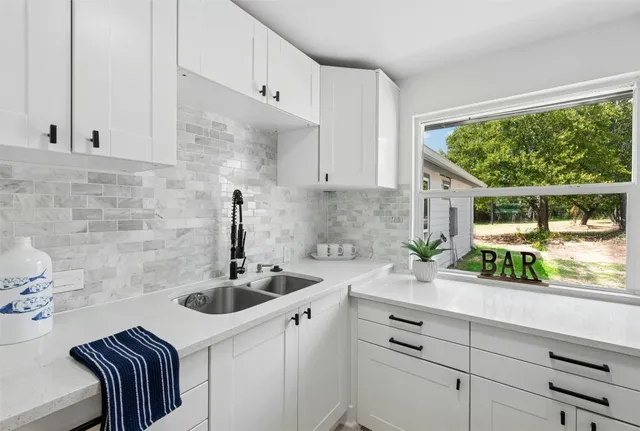 $1,400,000 | 14300 Summit View Drive, Leander, TX 78641