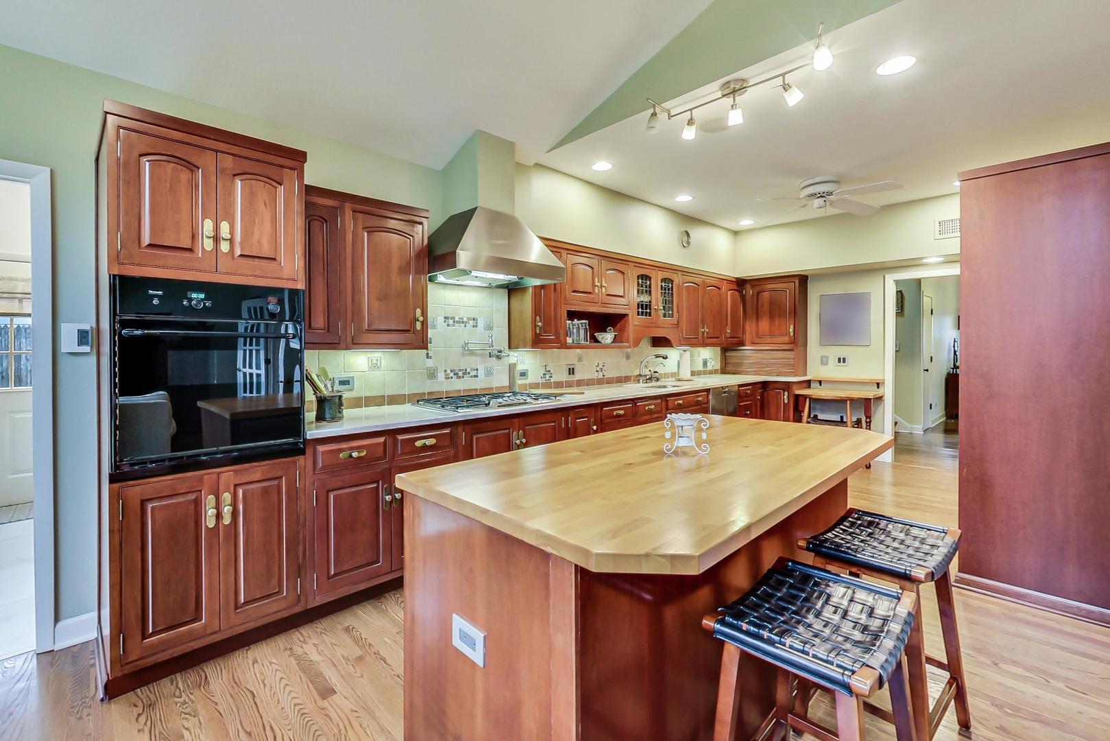 1032 Cherokee Road Wilmette, IL 60091 - Photo 14 of 35