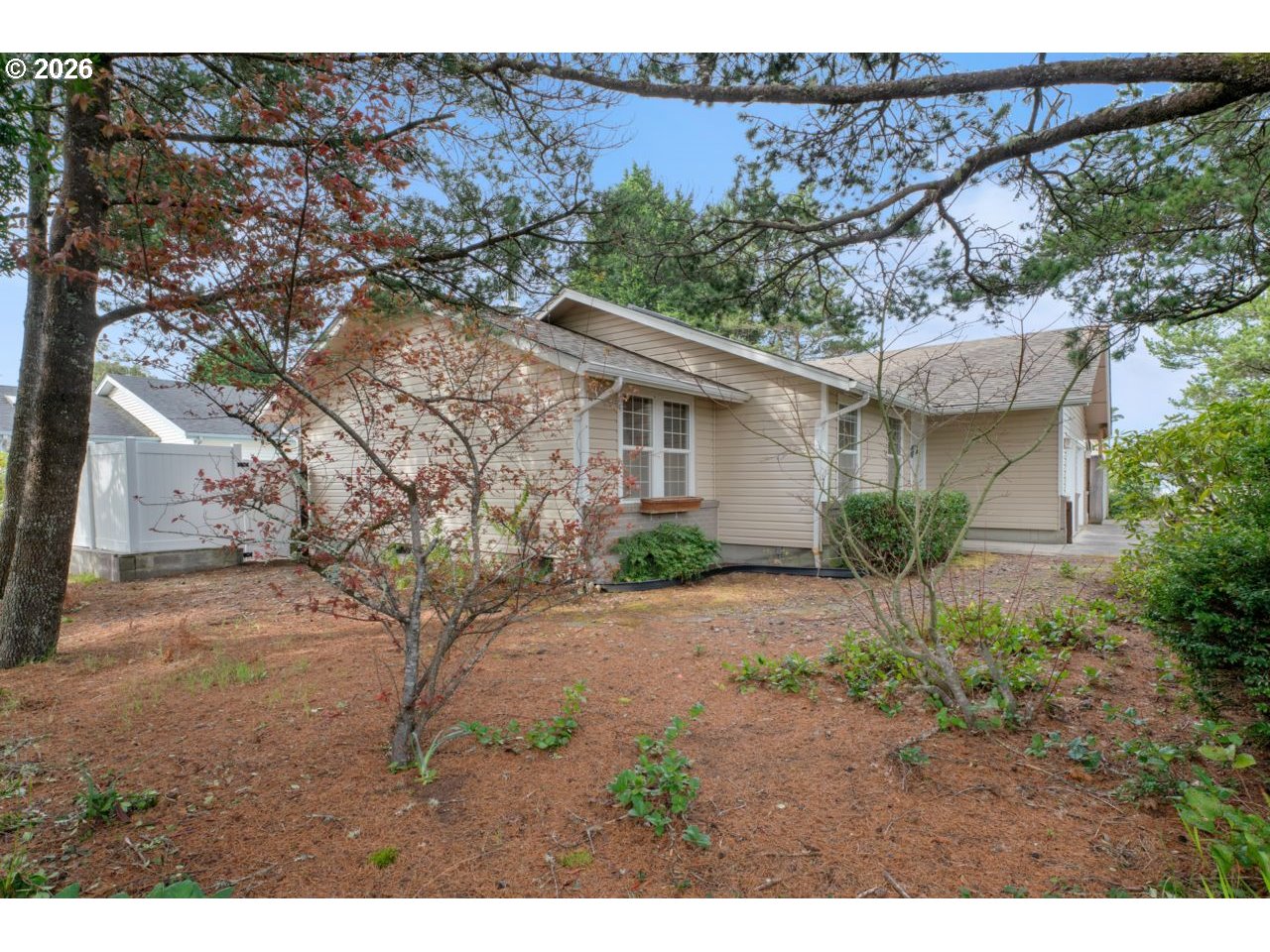 1960 40th Street Florence, OR 97439 - Photo 2 of 48