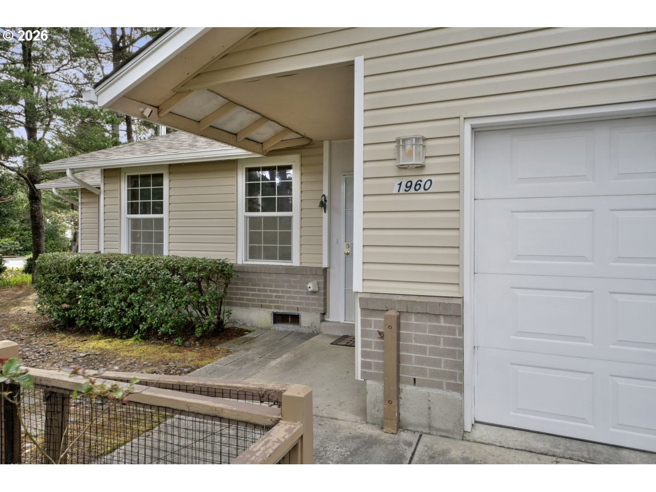 1960 40th Street Florence, OR 97439 - Photo 7 of 48