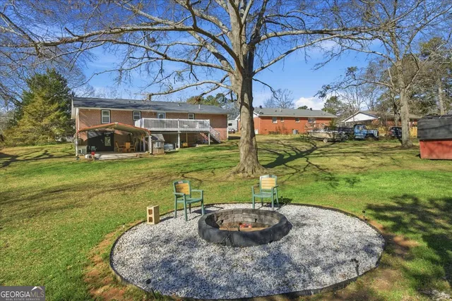 a view of a house with sitting area