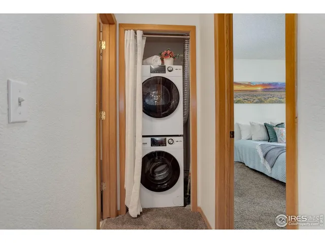 a view of living room washer and dryer