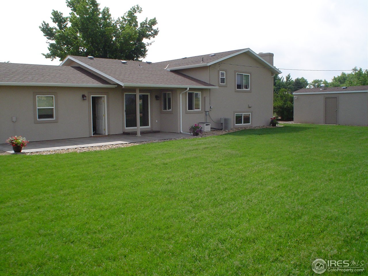 9231 Apache Road Longmont, CO 80504 - Photo 21 of 25 Beautiful lawn
