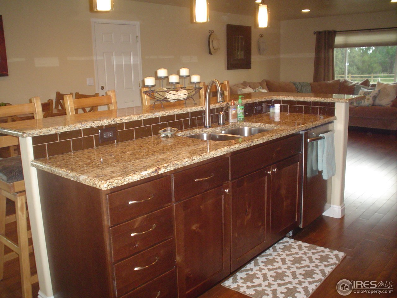 "Jupanara St Cecelia with Garnett" granite