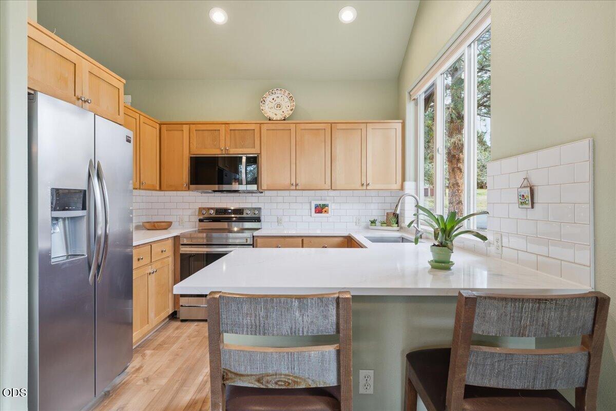 1354 Highland View Loop Redmond, OR 97756 - Photo 18 of 46