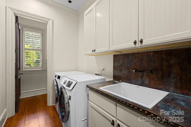 en empty room with windows and ceiling fan