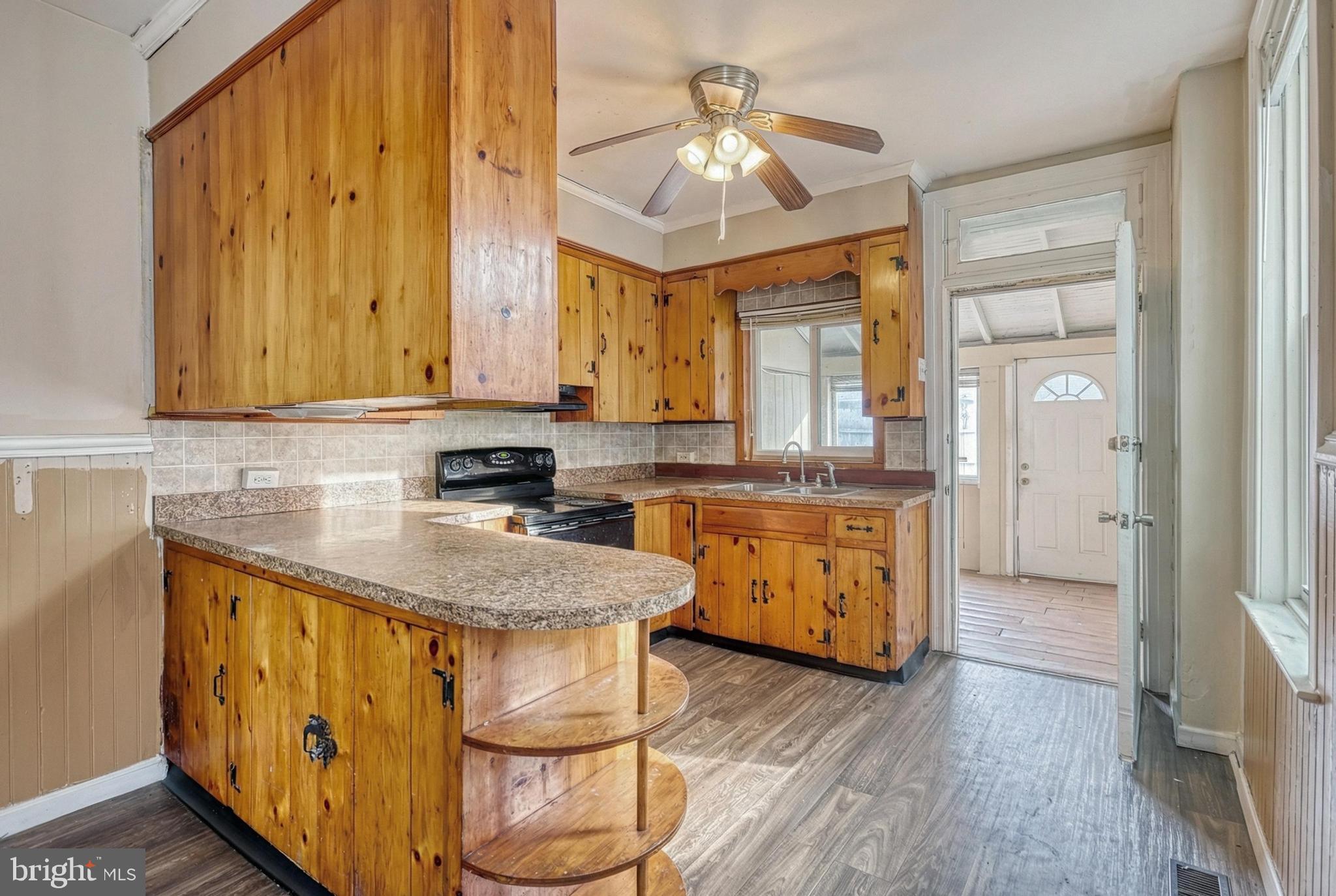 628 Chestnut Street York, PA 17403 - Photo 3 of 39