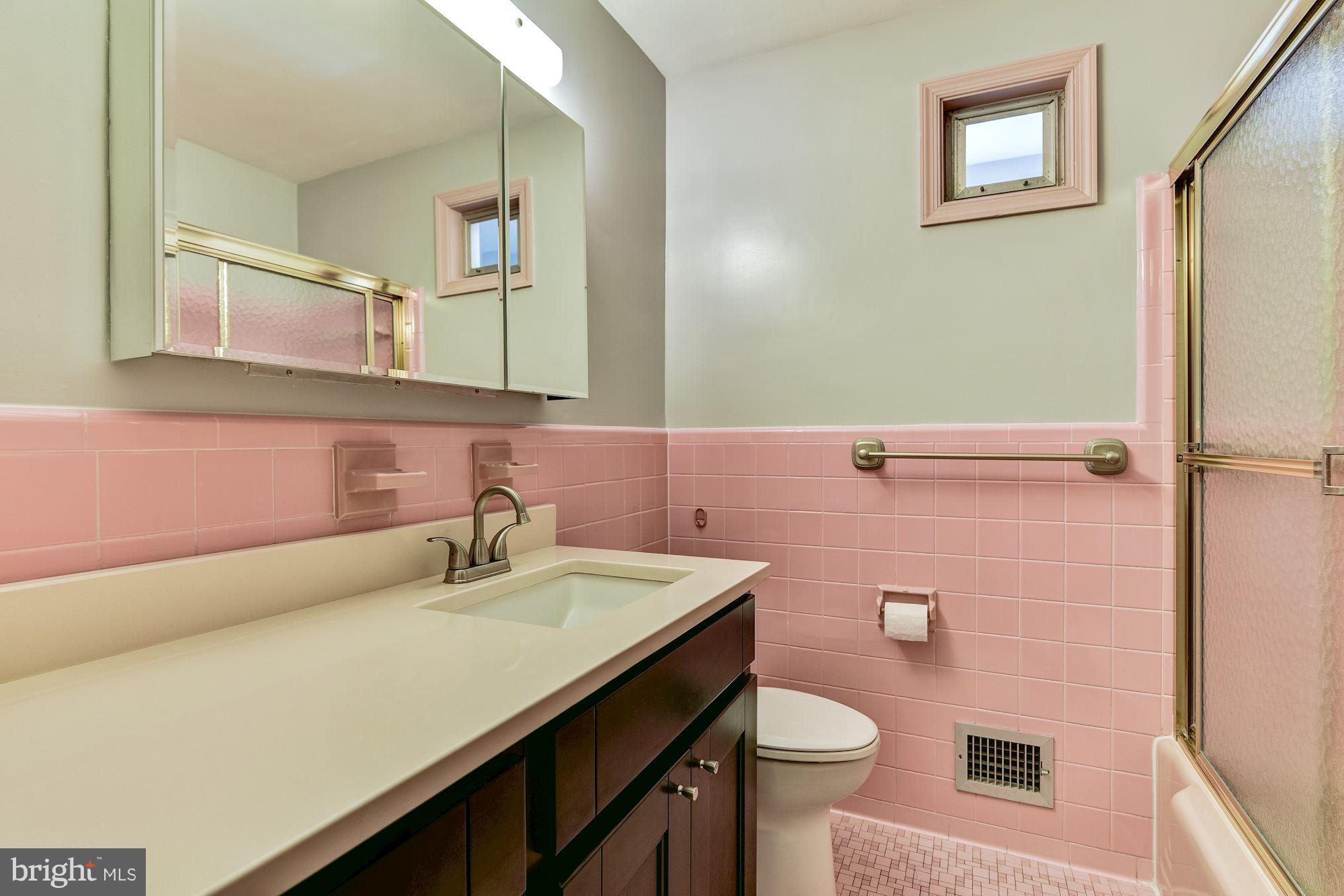 1802 Ladd Street Silver Spring, MD 20902 - Photo 17 of 29 Bath