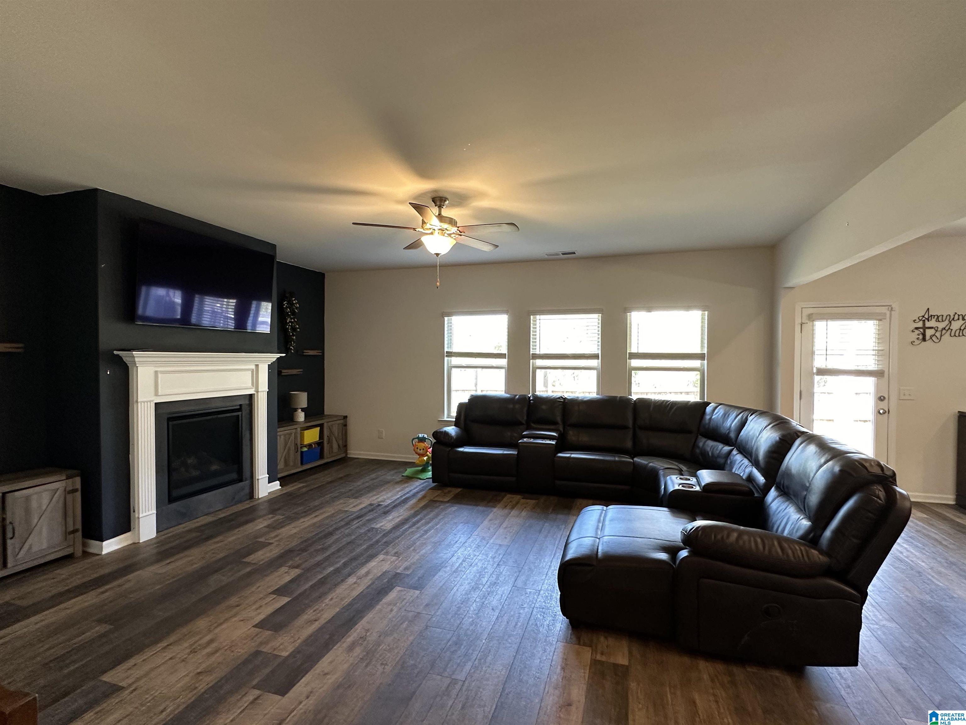 709 Ridgeway Avenue Columbiana, AL 35051 - Photo 4 of 25