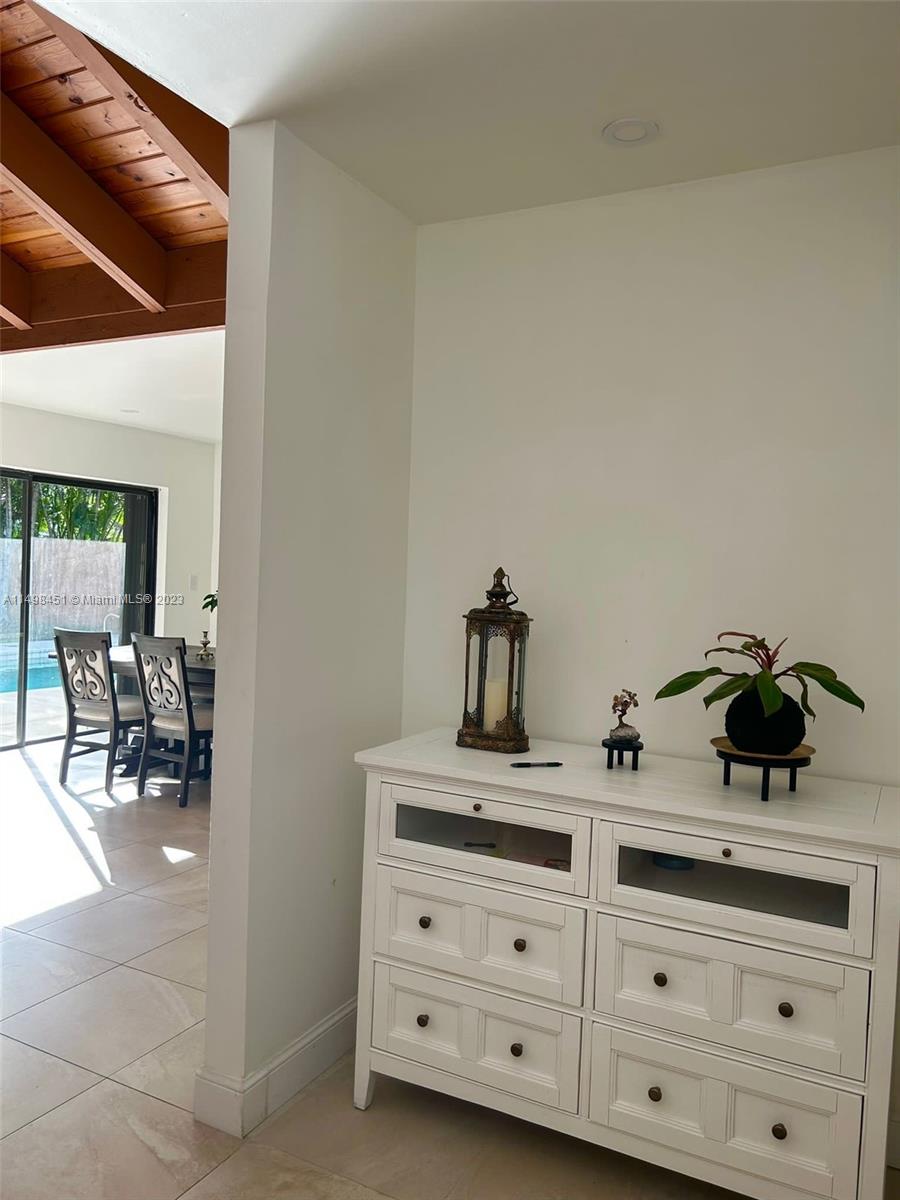 92 Juniper Road, Unit 92 Hollywood, FL 33021 - Photo 12 of 32 a bathroom with a double vanity sink and a mirror