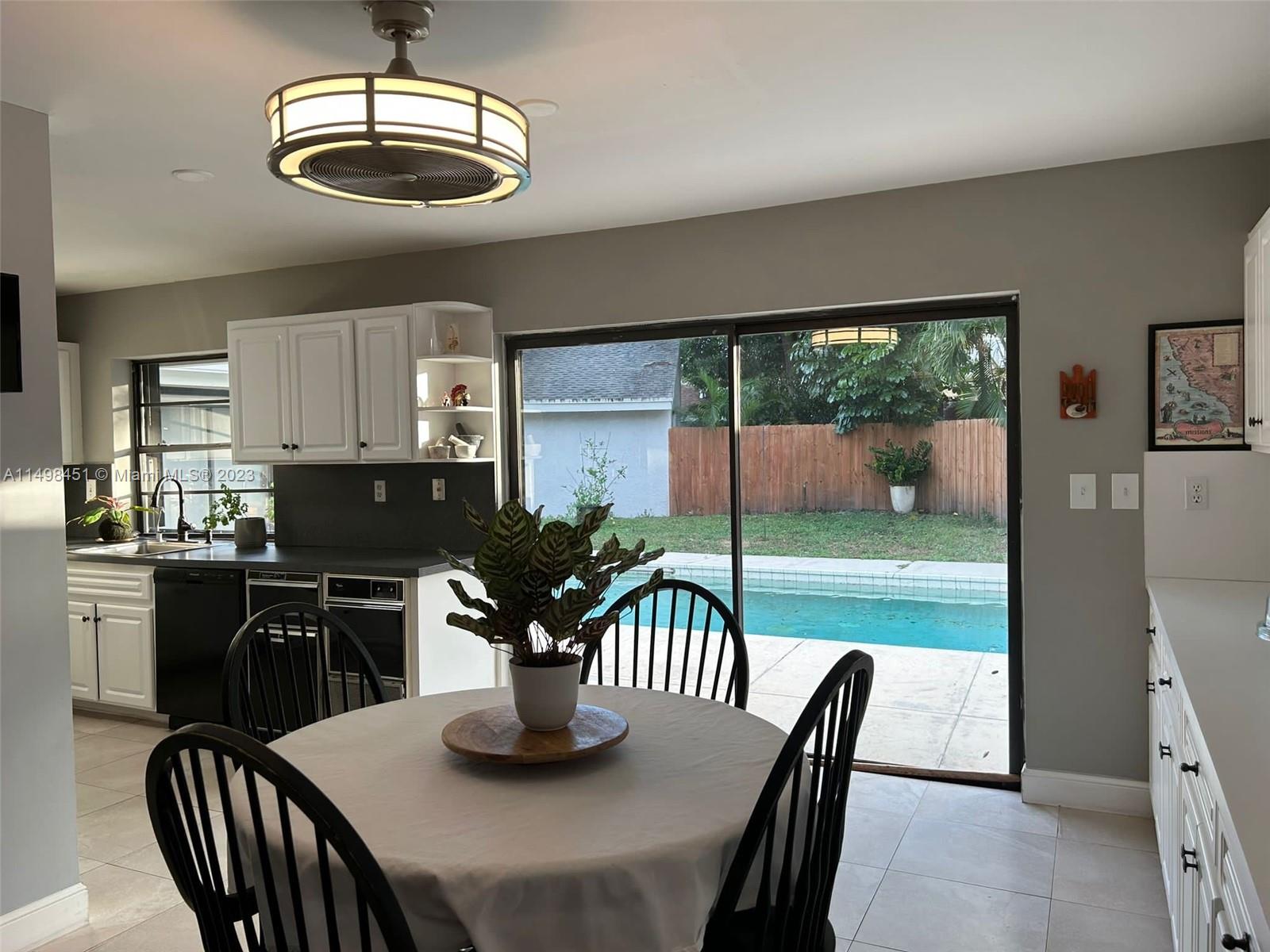 92 Juniper Road, Unit 92 Hollywood, FL 33021 - Photo 22 of 32 a kitchen with a table chairs and kitchen view