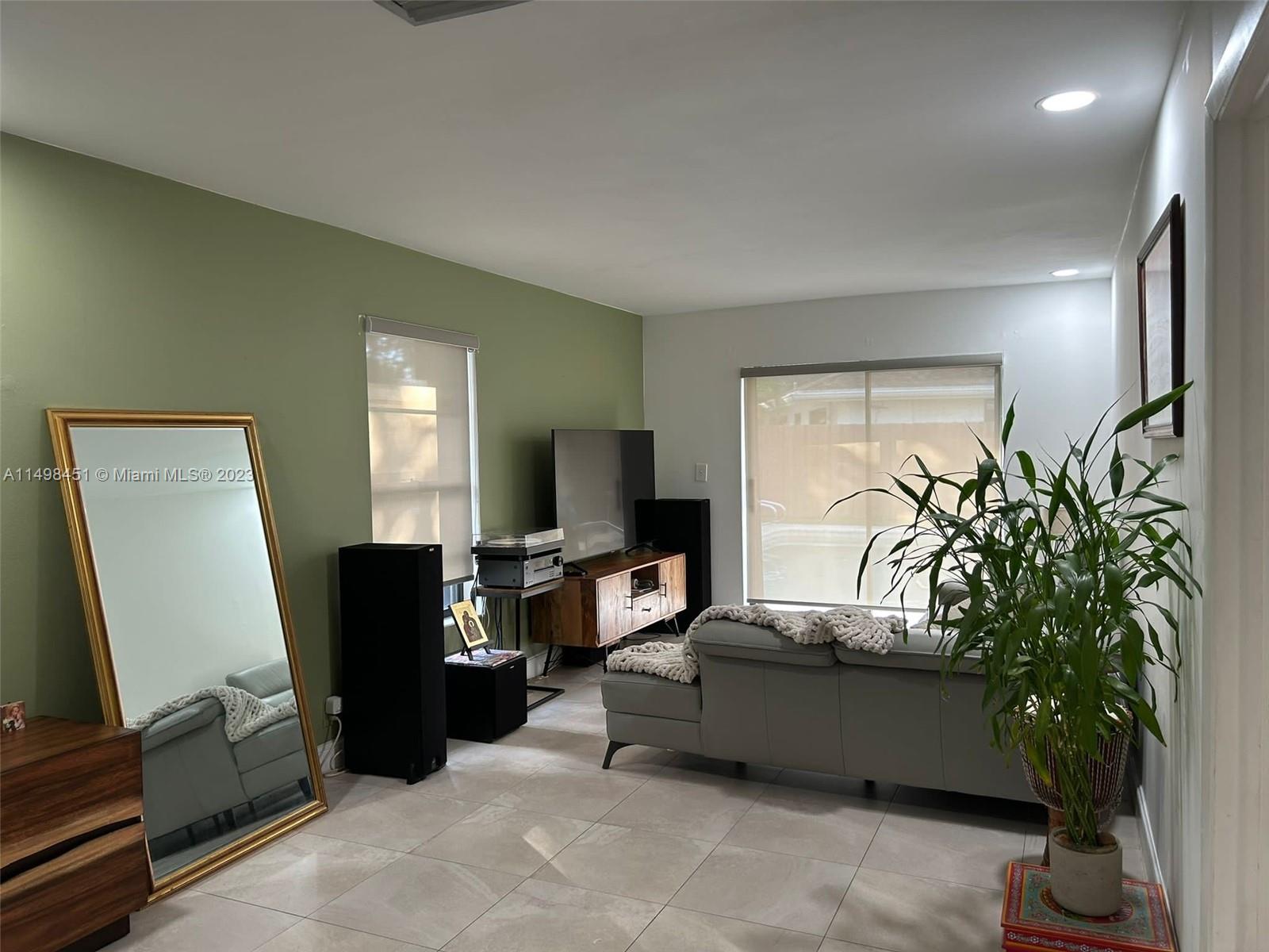 92 Juniper Road, Unit 92 Hollywood, FL 33021 - Photo 7 of 32 a living room with furniture and a flat screen tv