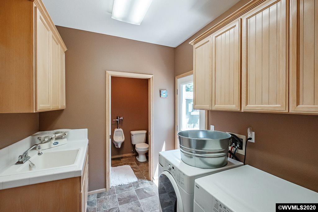 2041 Chase Loop Southwest Albany, OR 97321 - Photo 17 of 42 Gallery Image 17
