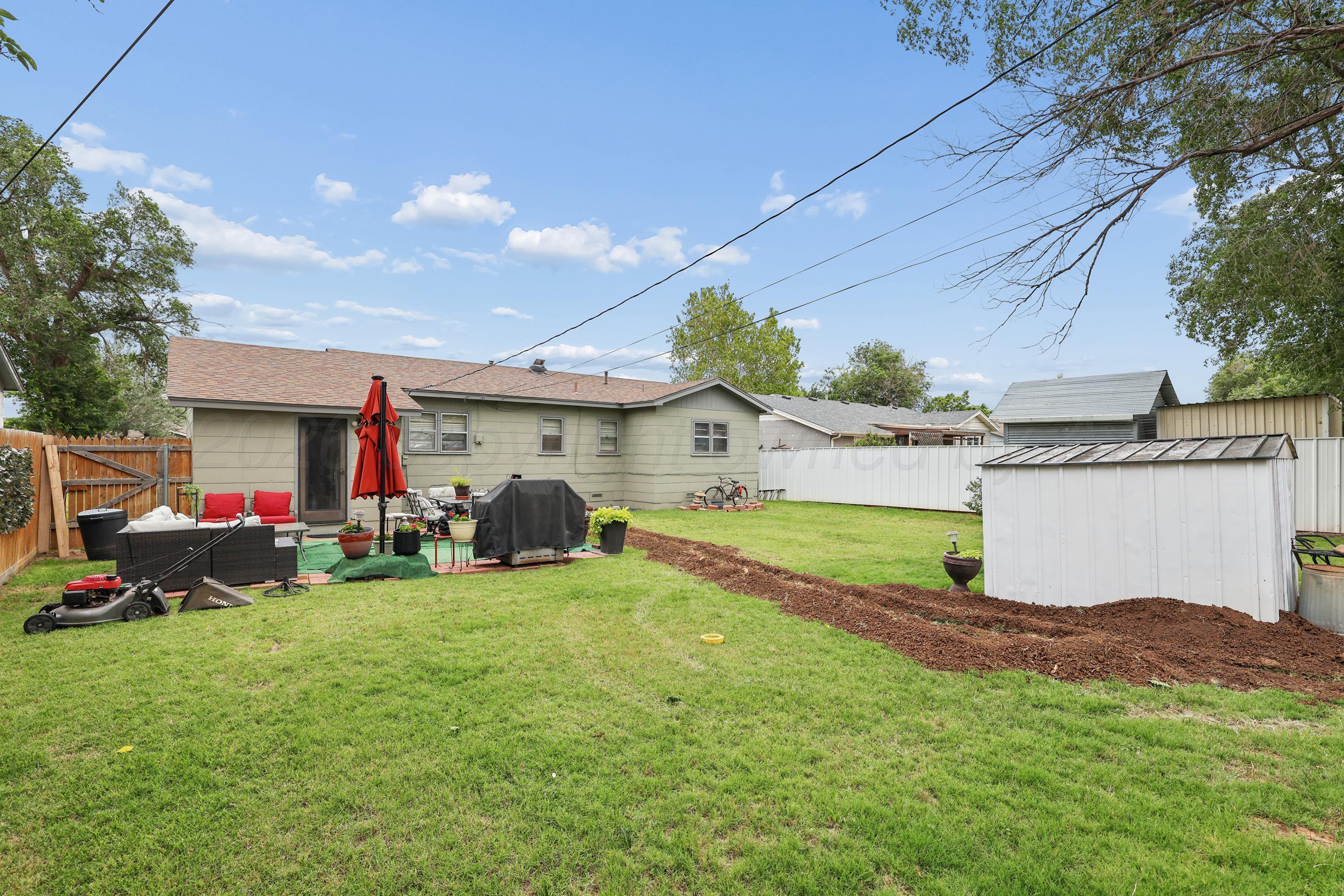 5012 South Crockett Street Amarillo, TX 79110 - Photo 5 of 26 24-Backyard