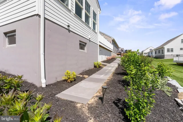 a view of a pathway with a house