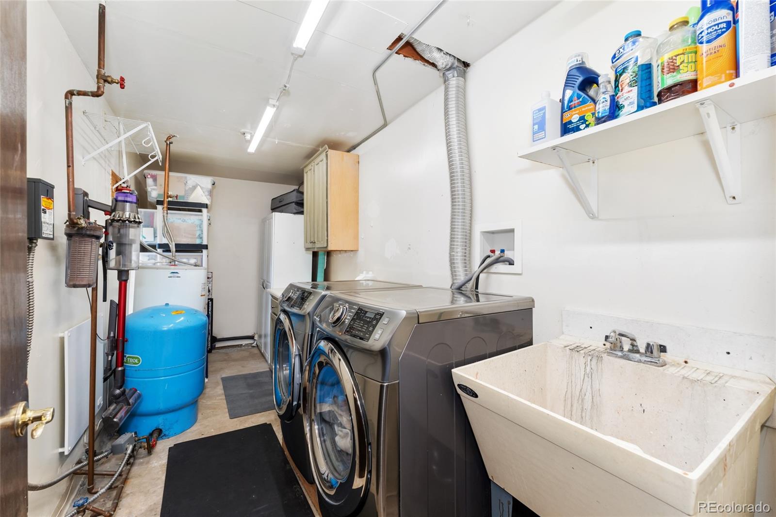 24333 Bent Feather Road Conifer, CO 80433 - Photo 34 of 50 a utility room with dryer and washer