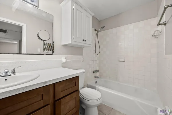 $1,000 | 445 West Parker Boulevard, Unit 4, Baton Rouge, LA 70808