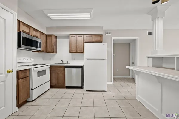 $1,000 | 445 West Parker Boulevard, Unit 4, Baton Rouge, LA 70808