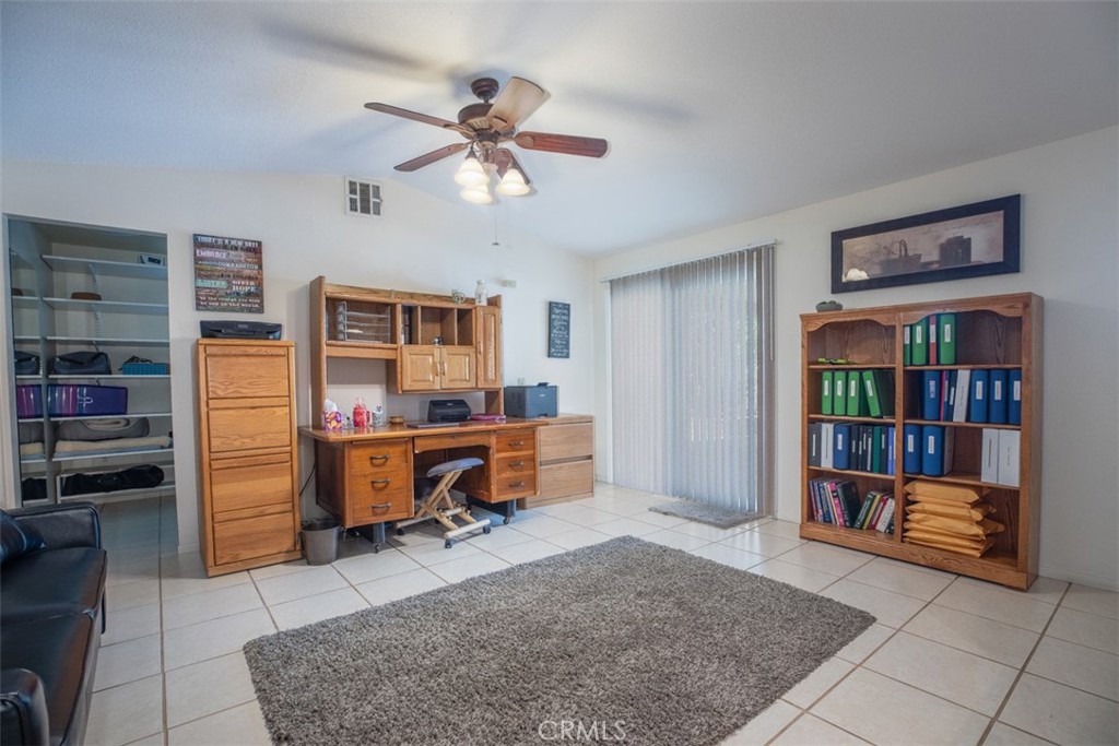 1566 Heather Lane Riverside, CA 92504 - Photo 20 of 61