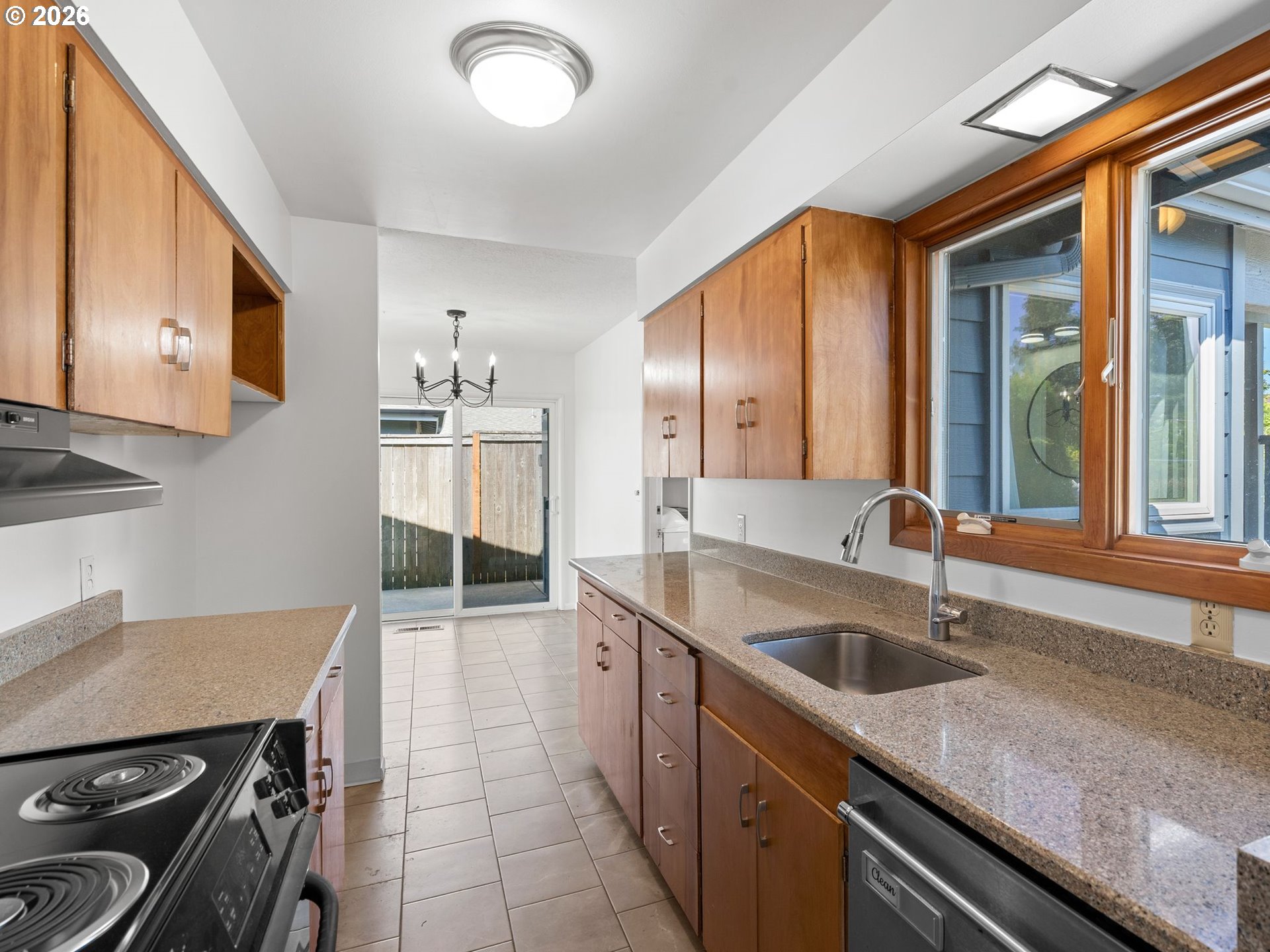 6919 Southwest 10th Avenue Portland, OR 97219 - Photo 17 of 29