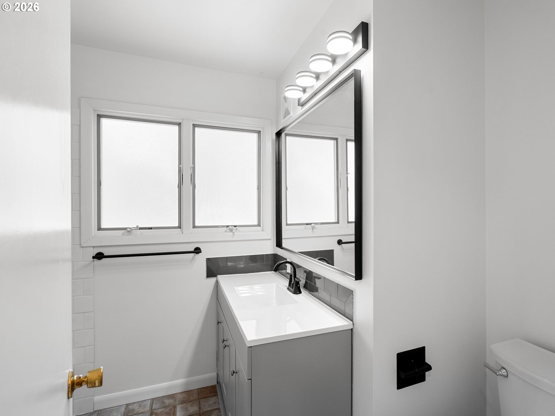6919 Southwest 10th Avenue Portland, OR 97219 - Photo 24 of 29