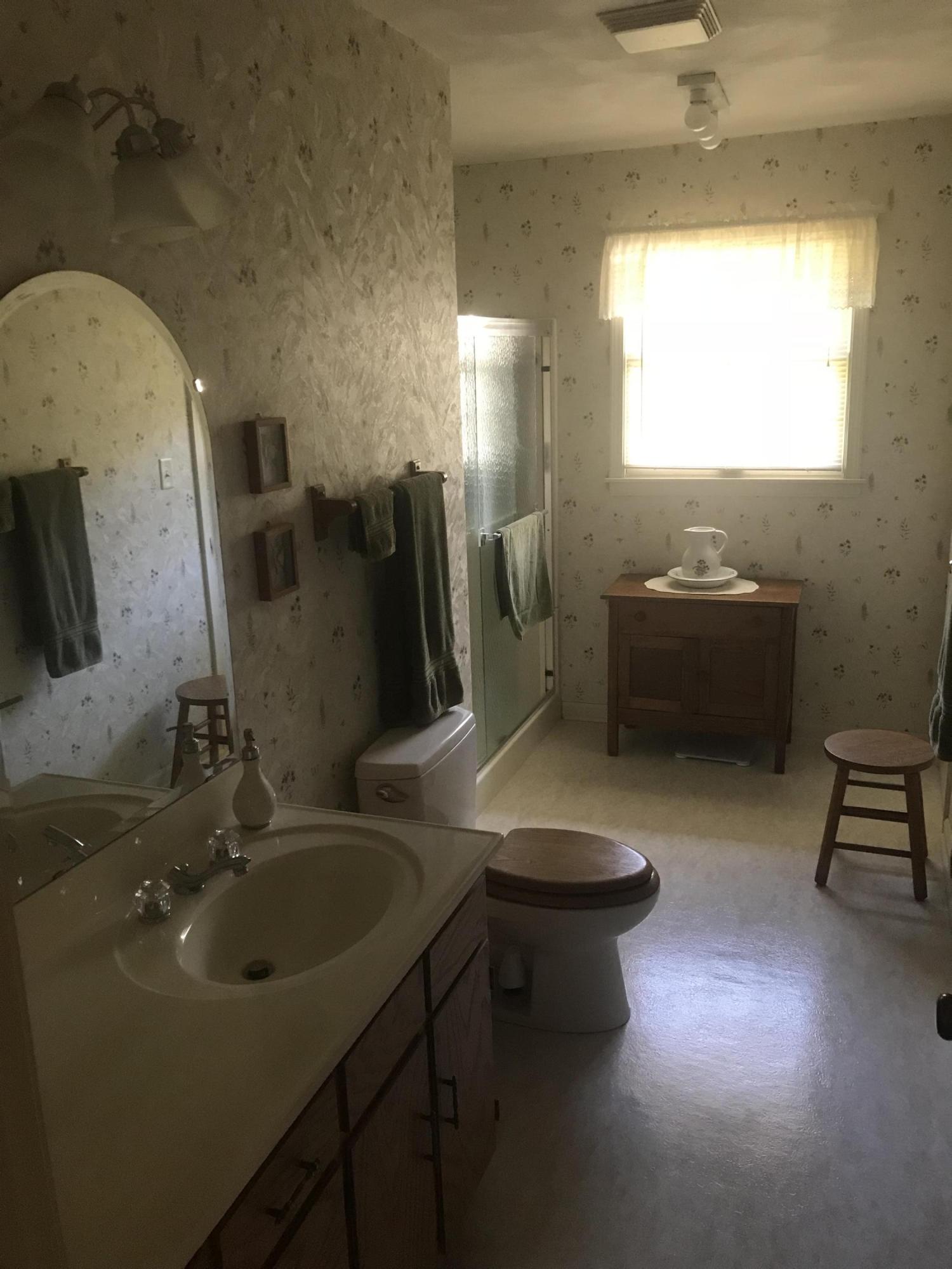 4097 Welcome Valley Road Southeast Roanoke, VA 24014 - Photo 10 of 20 BATH